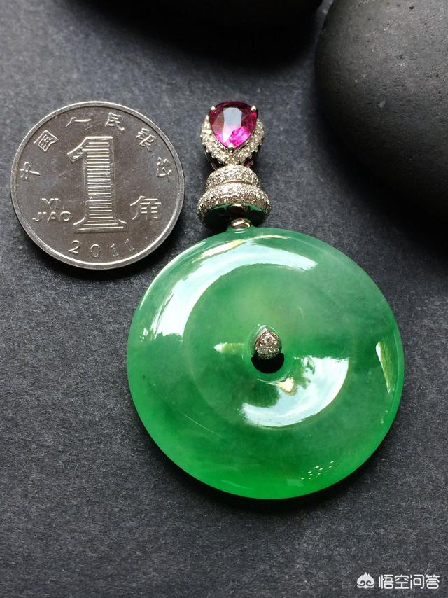 女人戴碧玺好还是翡翠,想送女朋友翡翠，如何挑选翡翠比较好？