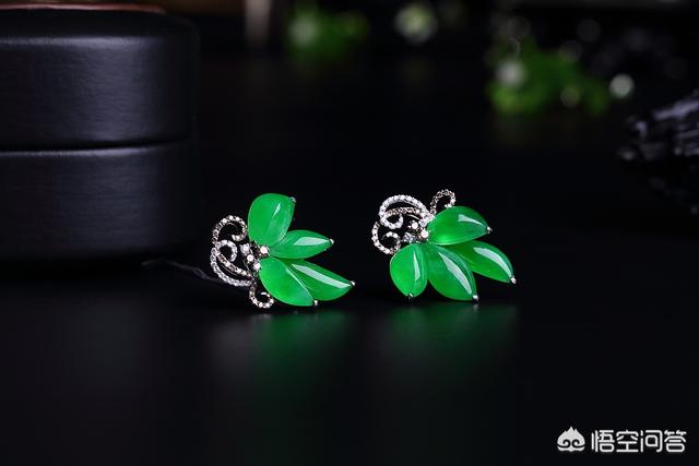 女人戴碧玺好还是翡翠,想送女朋友翡翠，如何挑选翡翠比较好？