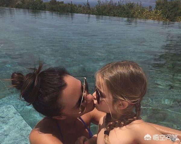 贝克汉姆老婆叫什么:维多利亚·贝克汉姆为什么不爱笑