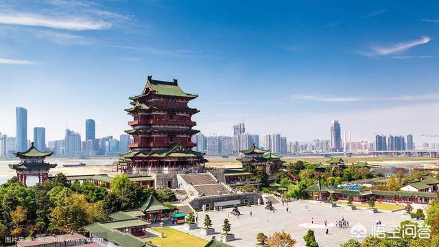 元朝洪州改名龙兴路,明朝改成南昌府,沿用到清末.