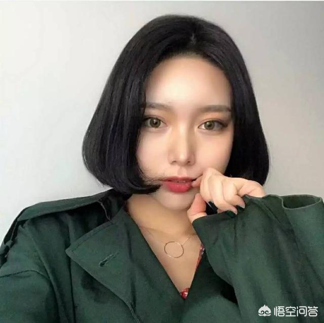 短发型女图片<a href=https://maguai.com/list/50-0-0.html target=_blank class=infotextkey>时尚</a>气质:短发也想烫一下，怎么弄<a href=https://maguai.com/list/50-0-0.html target=_blank class=infotextkey>时尚</a>感会比较强？