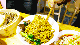 南京烧狗朱萍:南京哪里有好吃的干拌面？