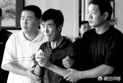 何庆魁:小品《卖拐》、《卖车》的作者何庆魁，遭遇人生坎坷之后过的怎样