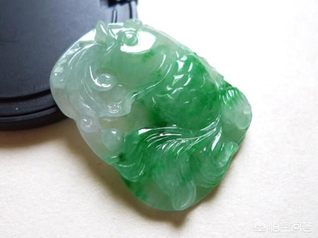 怎么辨别是不是天然翡翠,怎样分辨翡翠、和田玉是否天然无假？