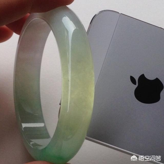 怎么辨别是不是天然翡翠,怎样分辨翡翠、和田玉是否天然无假？