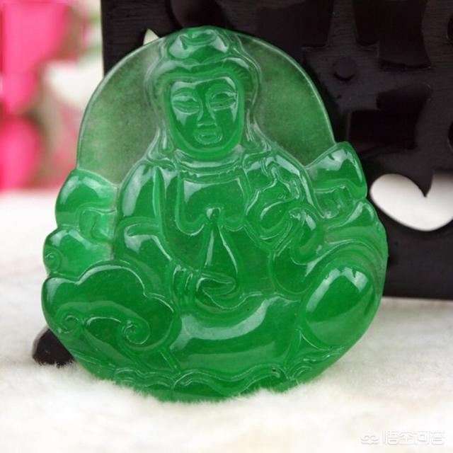 怎么辨别是不是天然翡翠,怎样分辨翡翠、和田玉是否天然无假？