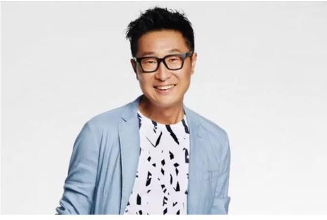 陆树铭简介:近日，著名影视演员陆树铭又收十二名徒弟，你怎么看