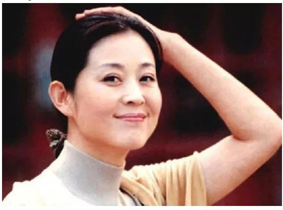 陆树铭简介:近日，著名影视演员陆树铭又收十二名徒弟，你怎么看