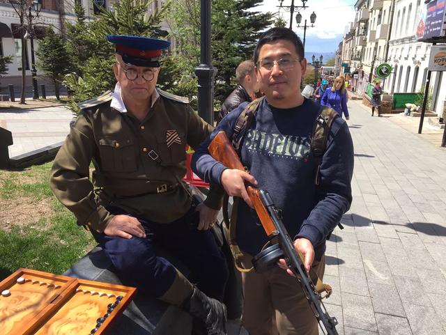 俄罗斯红场:中国军人参加俄罗斯红场阅兵后，俄罗斯国内都给了什么评价？