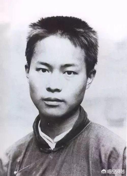 郁达夫简介:沈从文先生只有小学学历，却能成为大师，你怎么看？