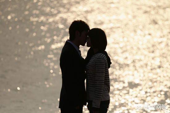 接吻时女人在想什么？:接吻是男生呼吸很粗重 第5张