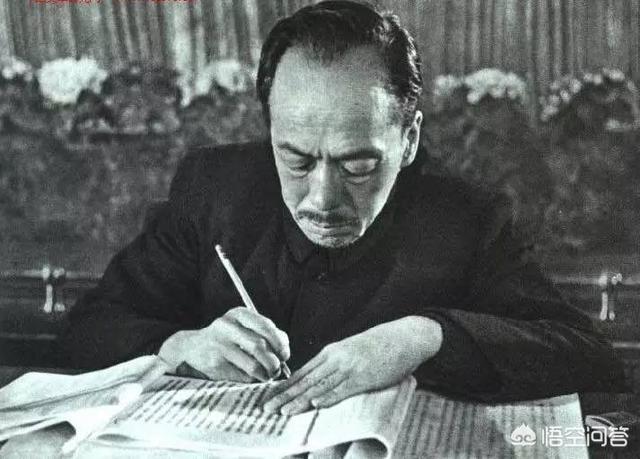 康生简历:康生和郭沫若的书法，各自有什么特点？