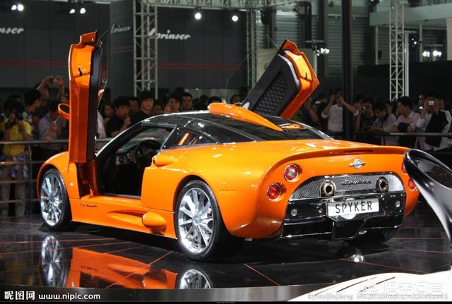 头条问答 年薪150万 存款50万 买什么车合适 62个回答