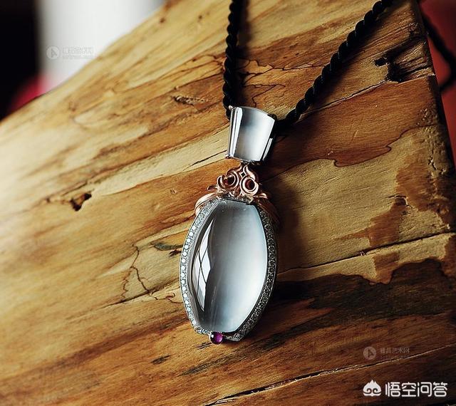 女人戴碧玺好还是翡翠,想送女朋友翡翠，如何挑选翡翠比较好？