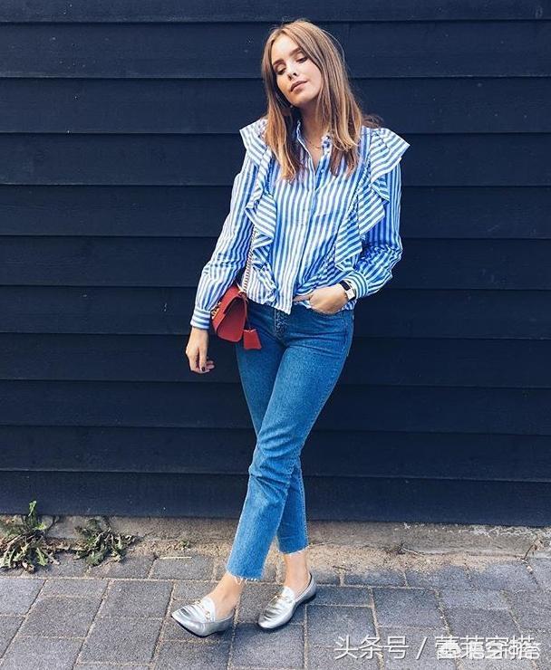 溜肩妹子,比较能驾驭泡泡袖,小飞袖,荷叶边这样的衣服,在肩膀打造