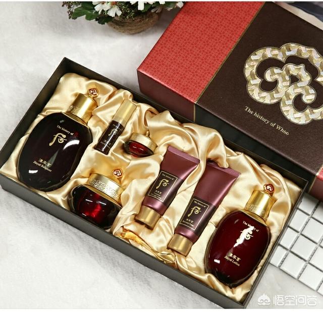 如果不是大油皮,红后还不错呀,可以说是30岁以上的必选护肤品,包装