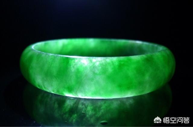 怎么辨别是不是天然翡翠,怎样分辨翡翠、和田玉是否天然无假？