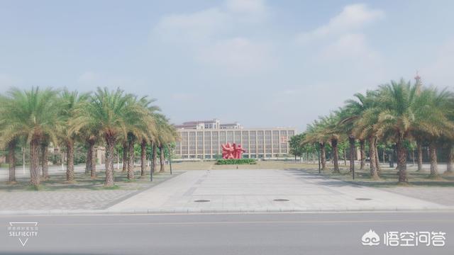 暨南大学和华南师范大学与广东外语外贸大学，哪一所高等学府综合实力更强？