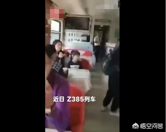 黑盒饭窝点曝光:网曝高铁盒饭藏暴利，45元盒饭成本最高15元，你怎么看