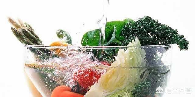 哪些食材烹饪前要焯水，炒菜时一些蔬菜食材要先焯水，焯水可以用市供自来水吗