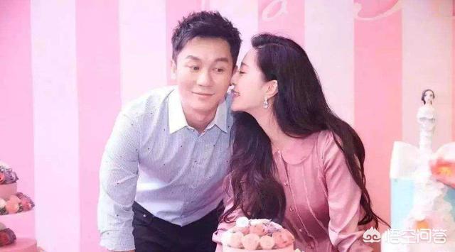 李晨的石头:黄圣依当着张馨予突然cue李晨的“石头梗”，是不是情商太低？