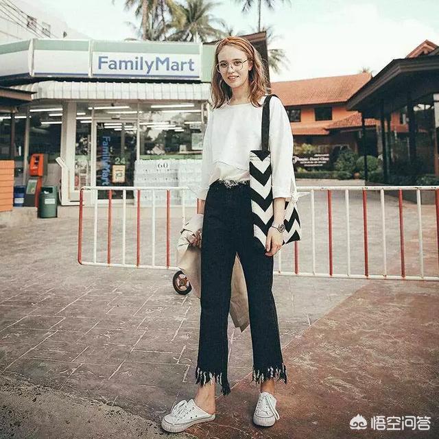 刘雯腿长:阔腿裤和微喇裤，哪种可以更好的修饰腿型呢有何依据