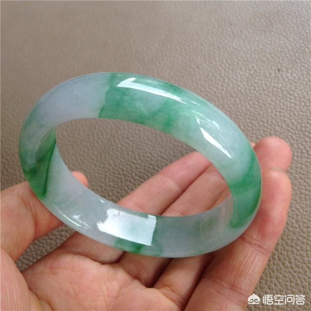 翡翠的种和水的图解,再请翡翠高手，这块翡翠的种水和价值如何？