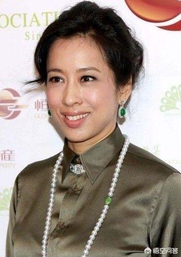 朱玲玲面相:如何看待郭晶晶的婆婆，最美港姐朱玲玲和她的那些翡翠？