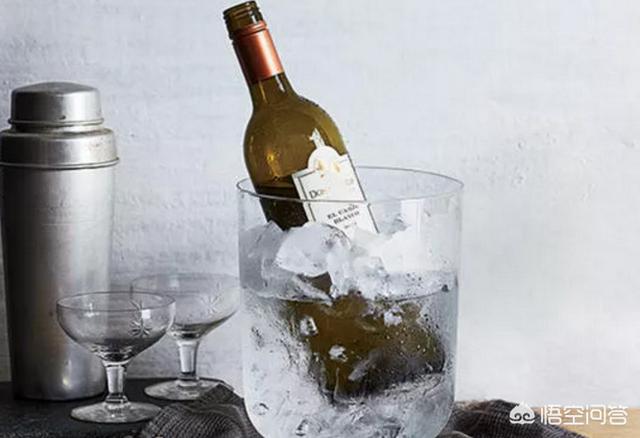红酒什么温度喝最好，为什么夏天喝葡萄酒需要冰一下