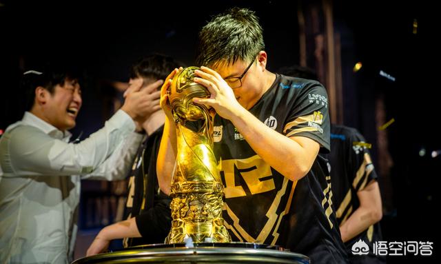 如果RNG2018年S赛系列拿到了总冠军并且出了rng系列冠军皮肤,你会买么？