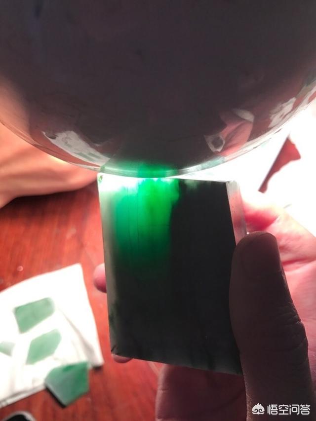 一亿翡翠原石切200亿,翡翠原石是怎么切割加工的？