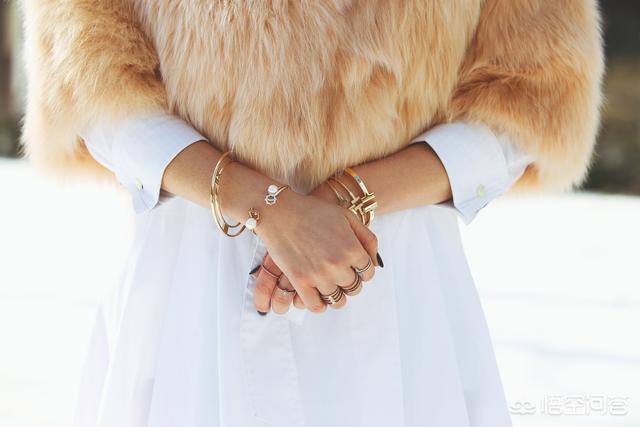 时尚黄金手镯,怎样把黄金首饰戴出时尚的感觉？