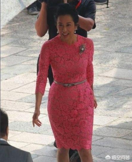 朱玲玲面相:如何看待郭晶晶的婆婆，最美港姐朱玲玲和她的那些翡翠？