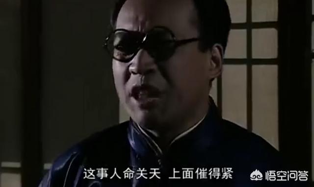 《潜伏》里，为了铲除叛徒袁培林，余则成是如何发现叛徒袁培林的住所的？
