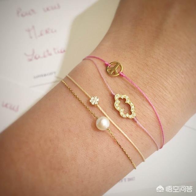 时尚黄金手镯,怎样把黄金首饰戴出时尚的感觉？