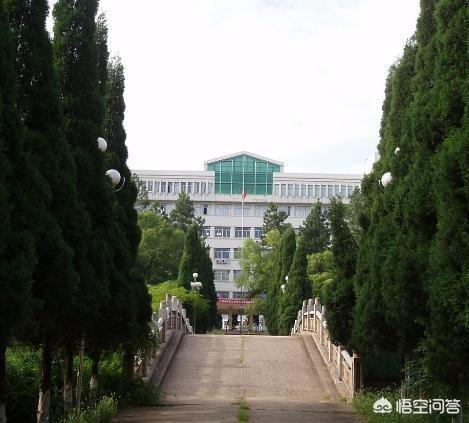 景岗山儿女:井冈山大学在江西省高校中排什么位置，这所大学怎么样？