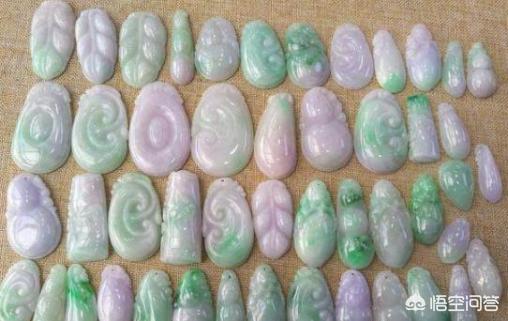 天然翡翠原石图片,翡翠原石，刚入行的玩家该如何去选择？