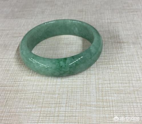 玉镯建议买冰种还是冰糯种,翡翠糯冰与冰糯的区别是什么？