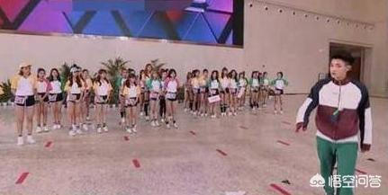刘丹萌:你怎么看《创造101》里刘丹萌摔倒没人扶，黄子韬暴怒一事？