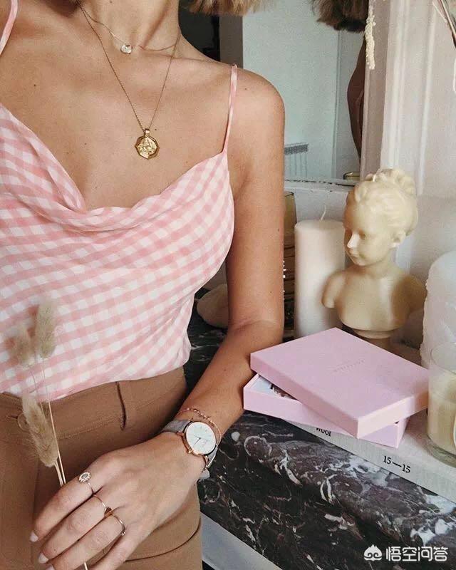 时尚黄金手镯,怎样把黄金首饰戴出时尚的感觉？