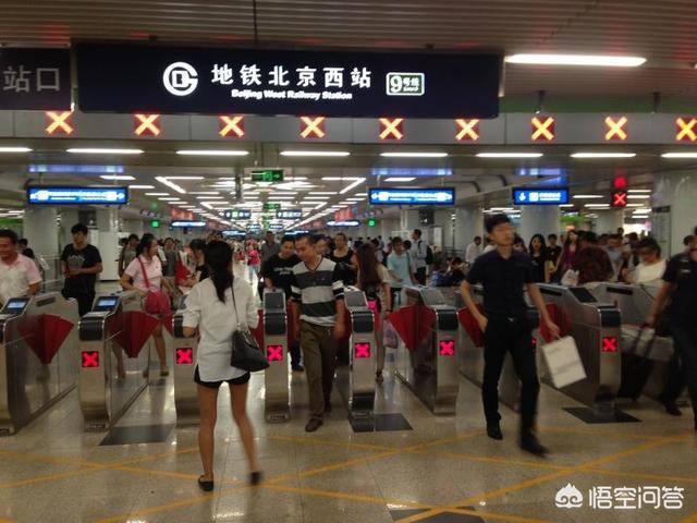北京<a href=https://maguai.com/list/52-0-0.html target=_blank class=infotextkey>旅游</a>住哪里方便:到北京<a href=https://maguai.com/list/52-0-0.html target=_blank class=infotextkey>旅游</a>，住哪片区域，玩起来比较方便？