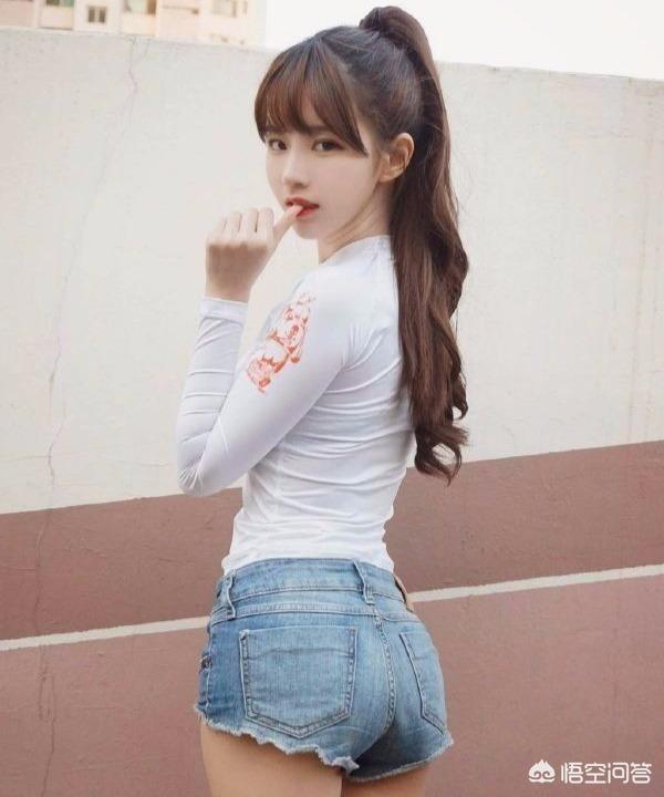 在微信上，一个非常想你的女生，她会通过哪些行为来暗示她喜欢你