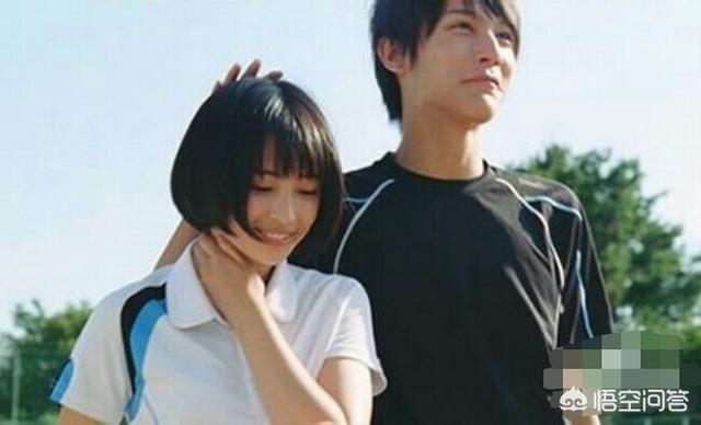 女生暗恋男生的表现,暗恋你的女人，会有哪些表现呢？