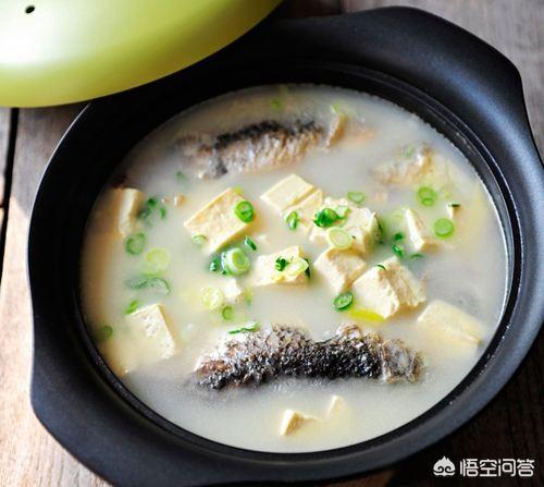 孕妇喝的鱼汤怎么煮，月子餐的鲫鱼汤，怎么做好喝？
