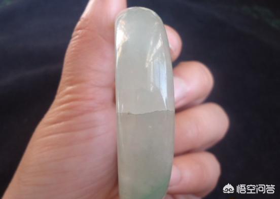 天然翡翠原石图片,翡翠原石，刚入行的玩家该如何去选择？