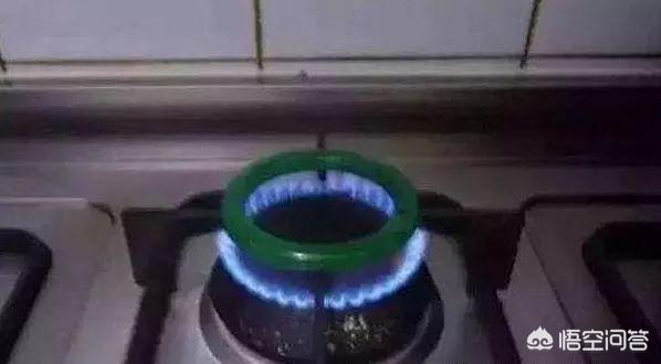 怎样鉴别翡翠的真假一杯水,翡翠的鉴别方法用水泡靠谱吗？