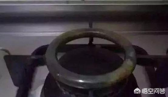 怎样鉴别翡翠的真假一杯水,翡翠的鉴别方法用水泡靠谱吗？