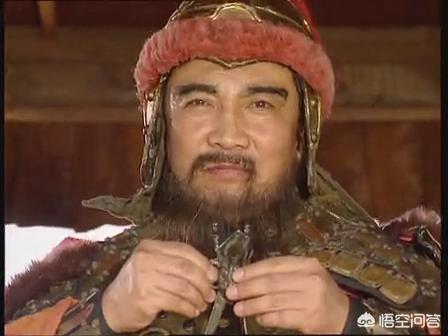 在三国演义中,华雄斩杀了很多十八路诸侯,在十八路诸侯束手无策时,曹操手下的武将为什么一个都不上呢？