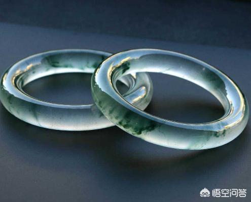 天然翡翠原石图片,翡翠原石，刚入行的玩家该如何去选择？