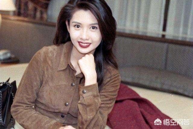 郑希怡图片:从妆容和穿搭上来说，如何做一个港风复古的小姐姐